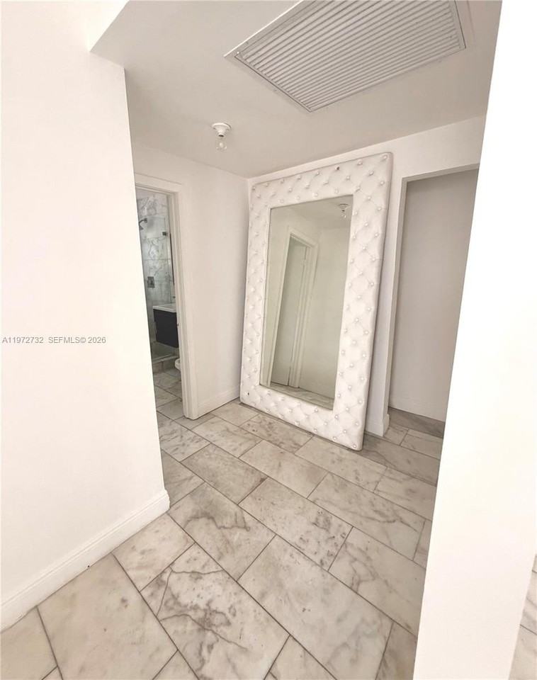 922 Jefferson Ave #6 - Photo 3 of 9