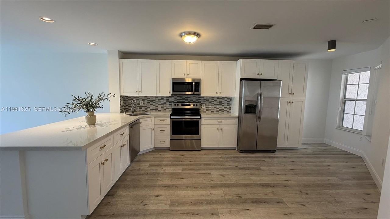 9389 Boca River Cir - Photo 5 of 38