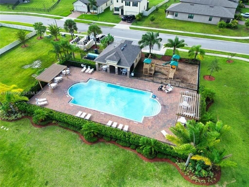 808 Old Country Rd Se - Photo 4 of 27