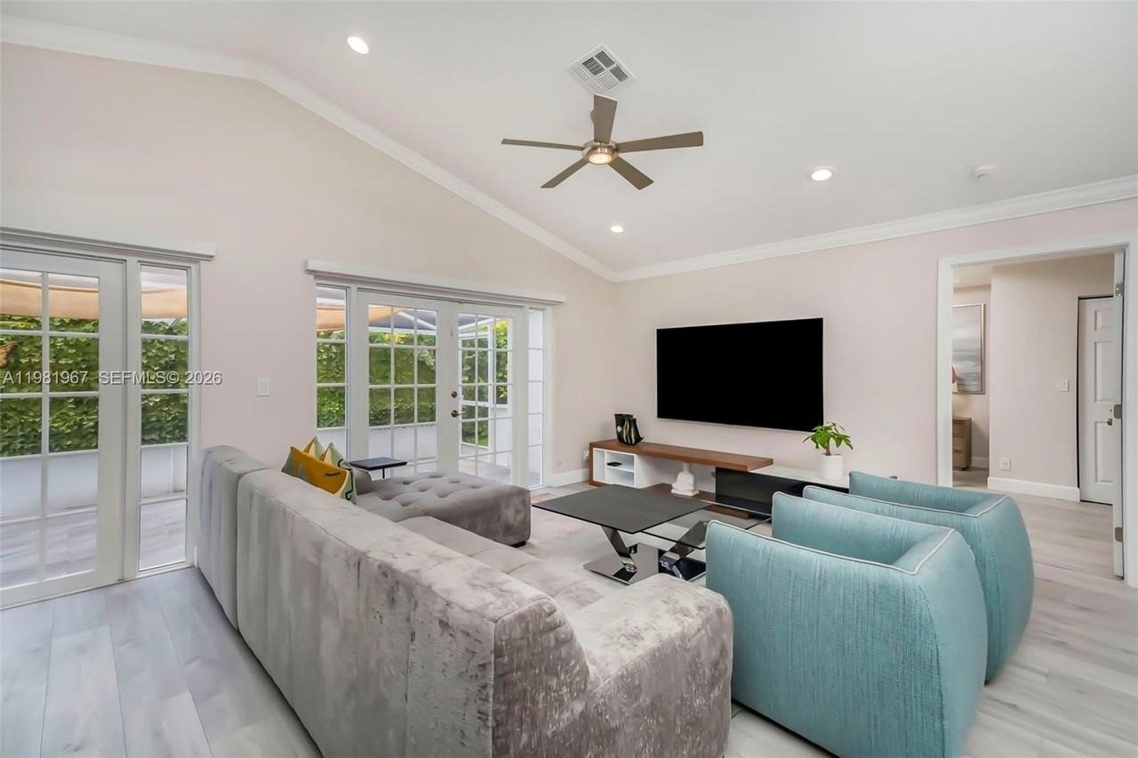 11030 Harbour Springs Cir #11030 - Photo 4 of 40