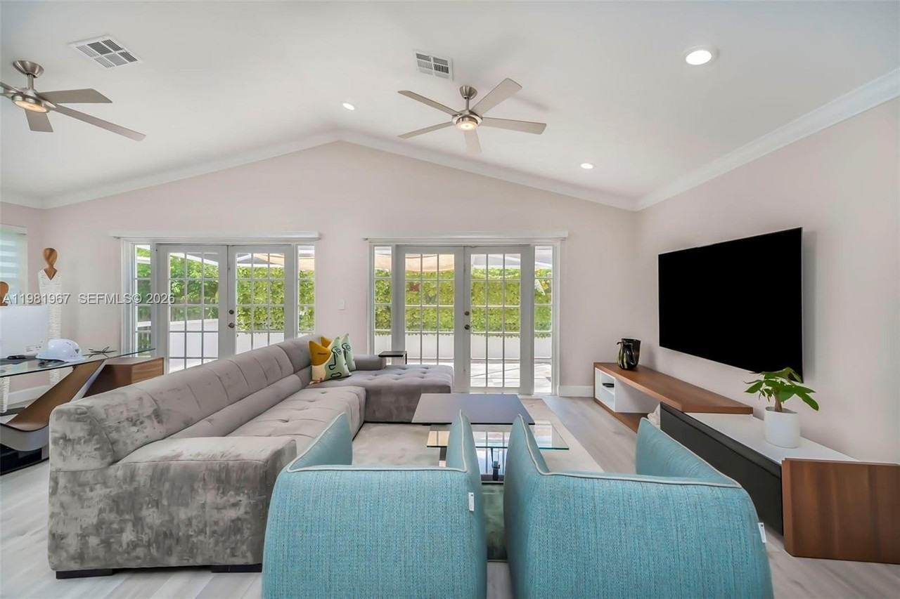 11030 Harbour Springs Cir #11030 - Photo 5 of 40