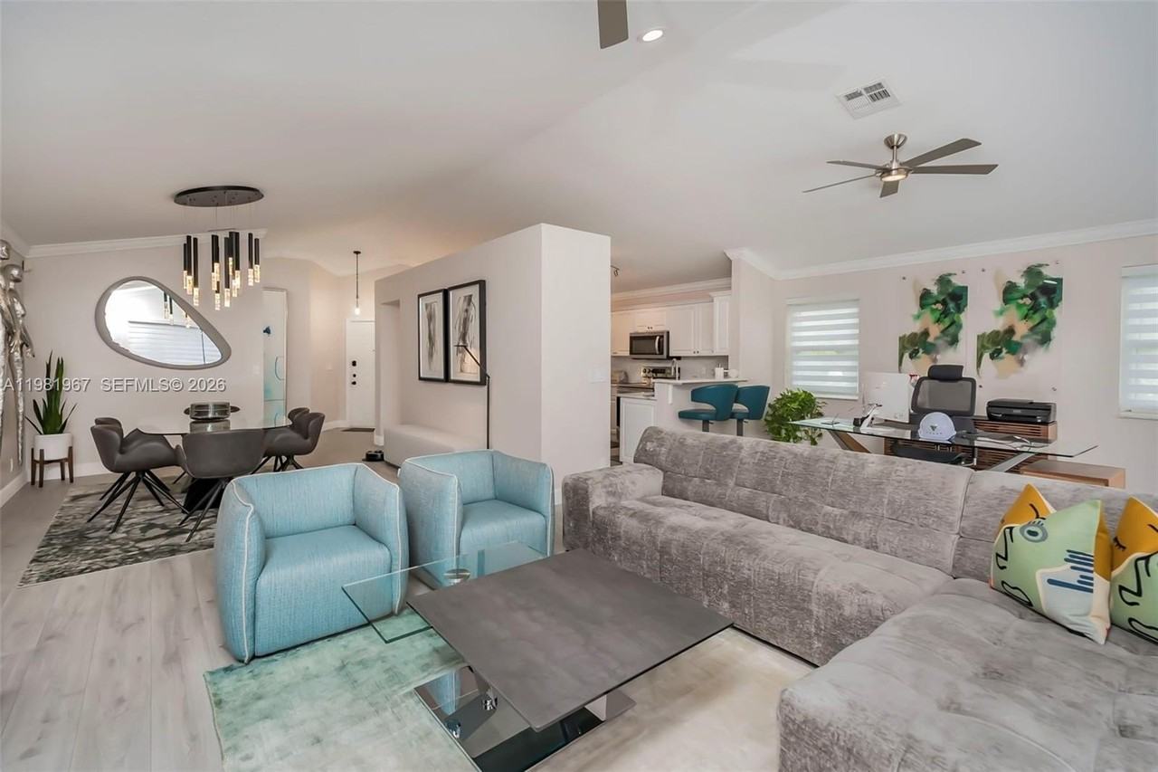 11030 Harbour Springs Cir #11030 - Photo 6 of 40