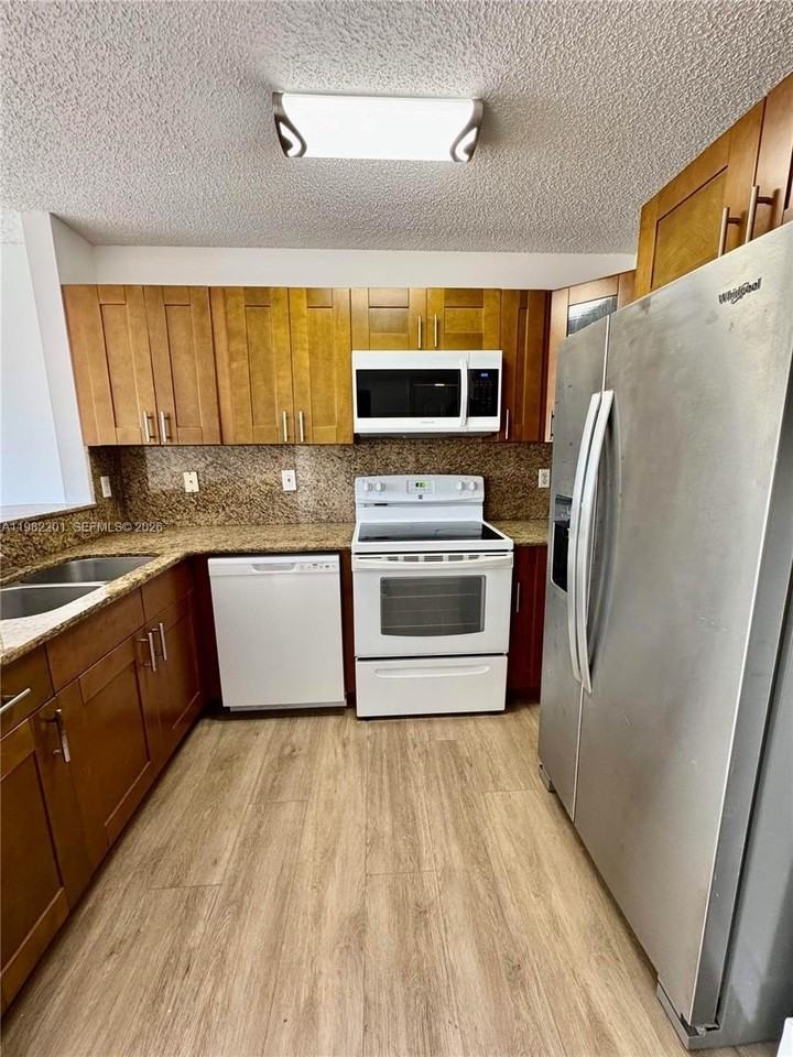 4681 Nw 9th St #211 - Photo 7 of 46