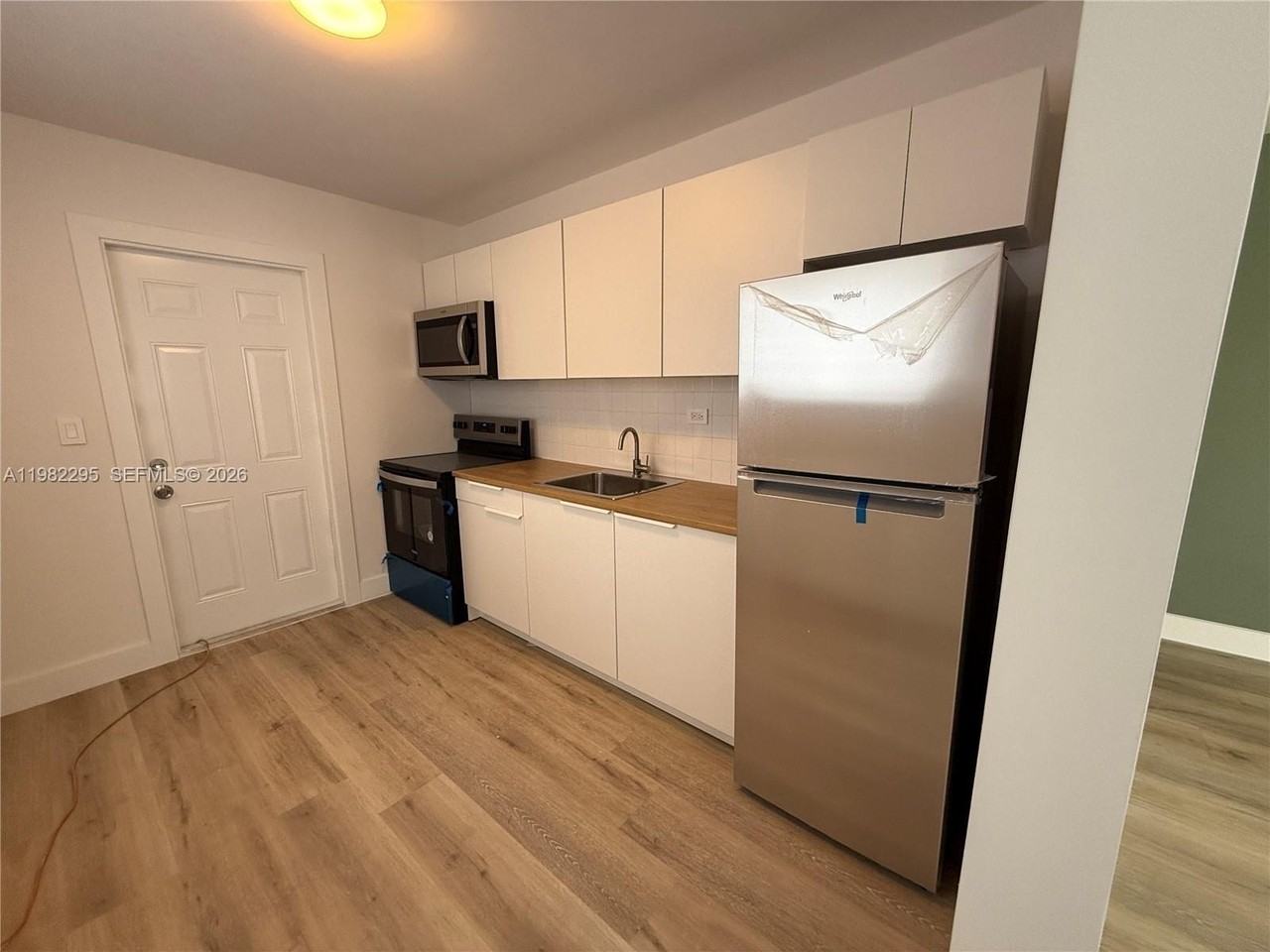 1300 Ne 110th St #8 - Photo 6 of 24