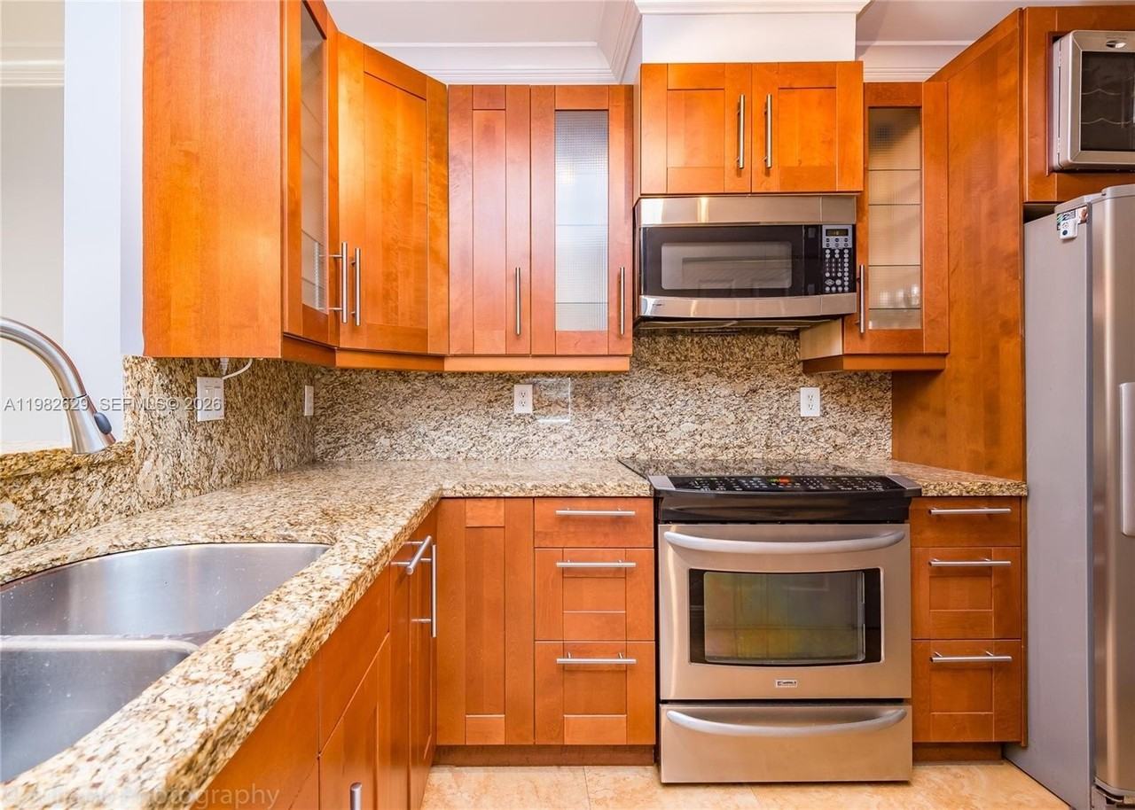 16061 Emerald Cove Rd #16061 - Photo 7 of 37