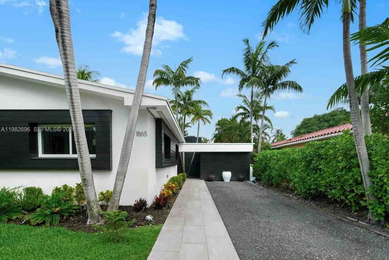 1865 Daytonia Rd - Photo 5 of 33