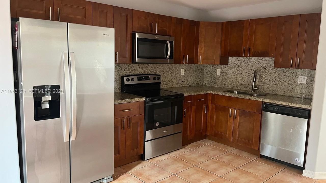 16424 Sw 73rd Ter #16424 - Photo 2 of 6