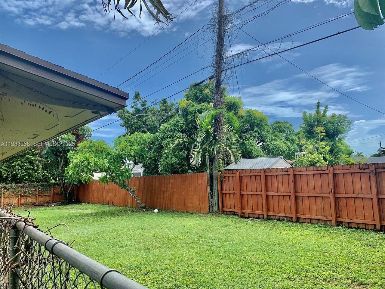 9798 Sw 158th St - Photo 4 of 32