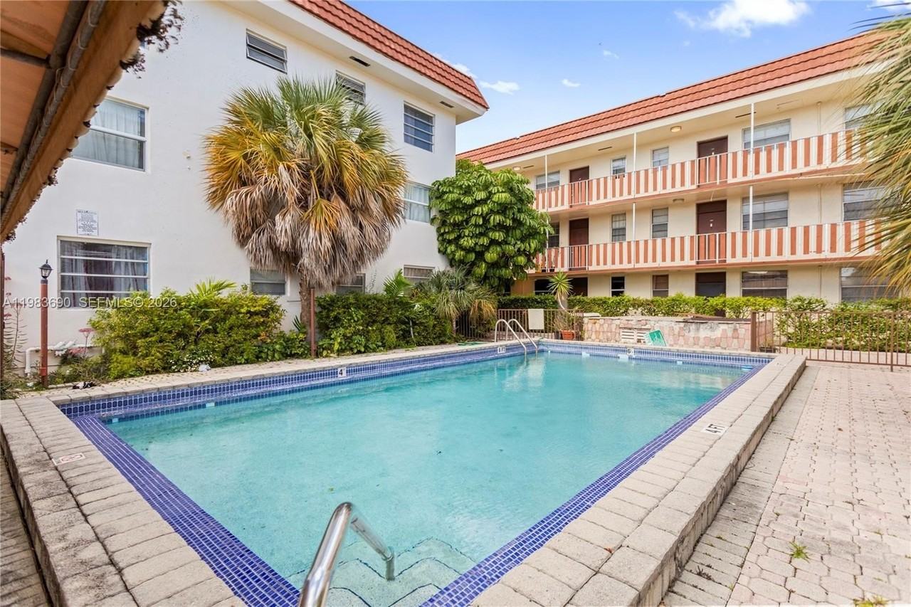 13655 Ne 10th Ave #304 - Photo 2 of 33