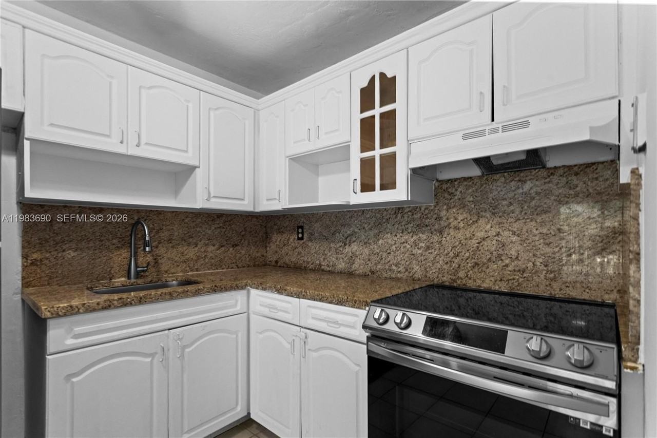 13655 Ne 10th Ave #304 - Photo 3 of 33