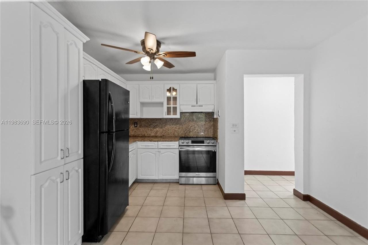 13655 Ne 10th Ave #304 - Photo 5 of 33