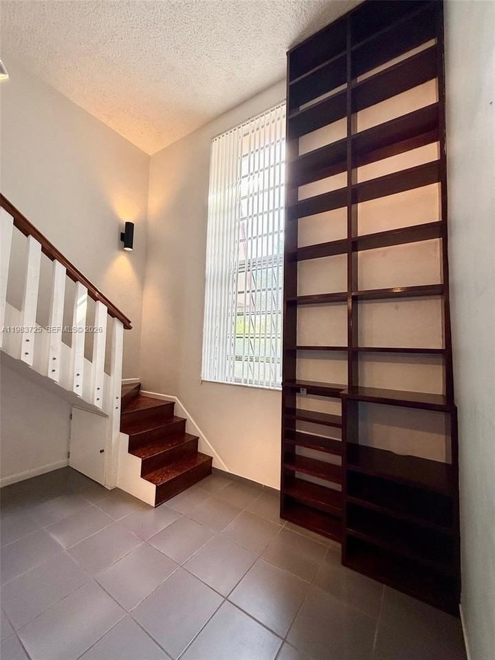 335 Navarre Ave #7 - Photo 7 of 13