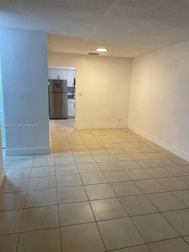 210 Ne 40th Ct #1-2 - Photo 5 of 5