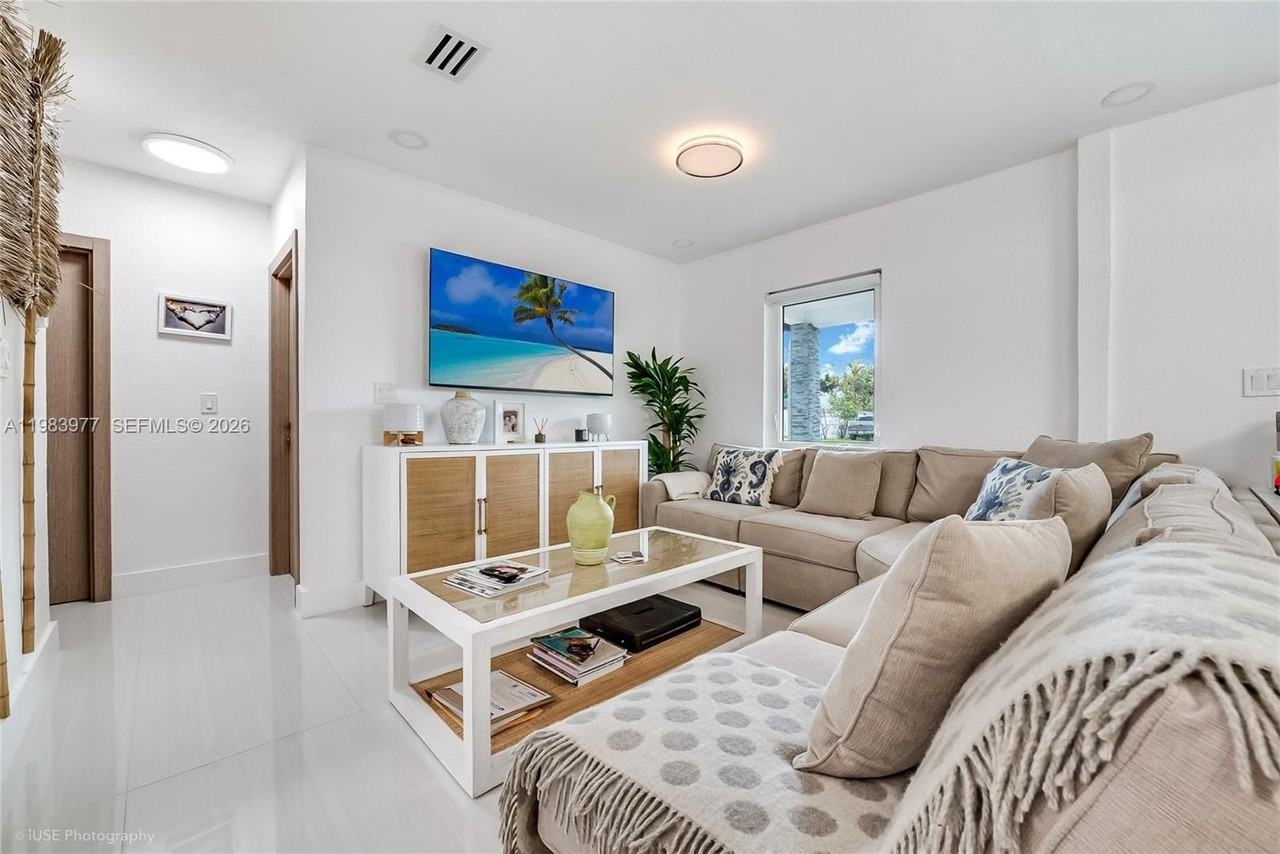 7235 Sw 39th St - Photo 5 of 16