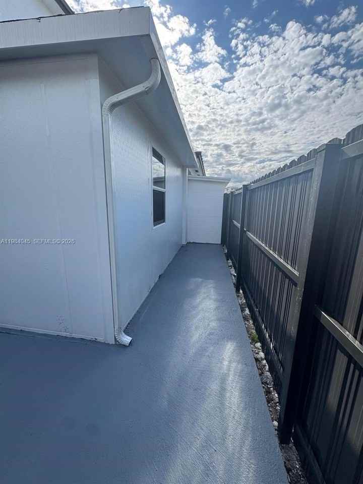 16057 Sw 53rd Ter #0 - Photo 5 of 10