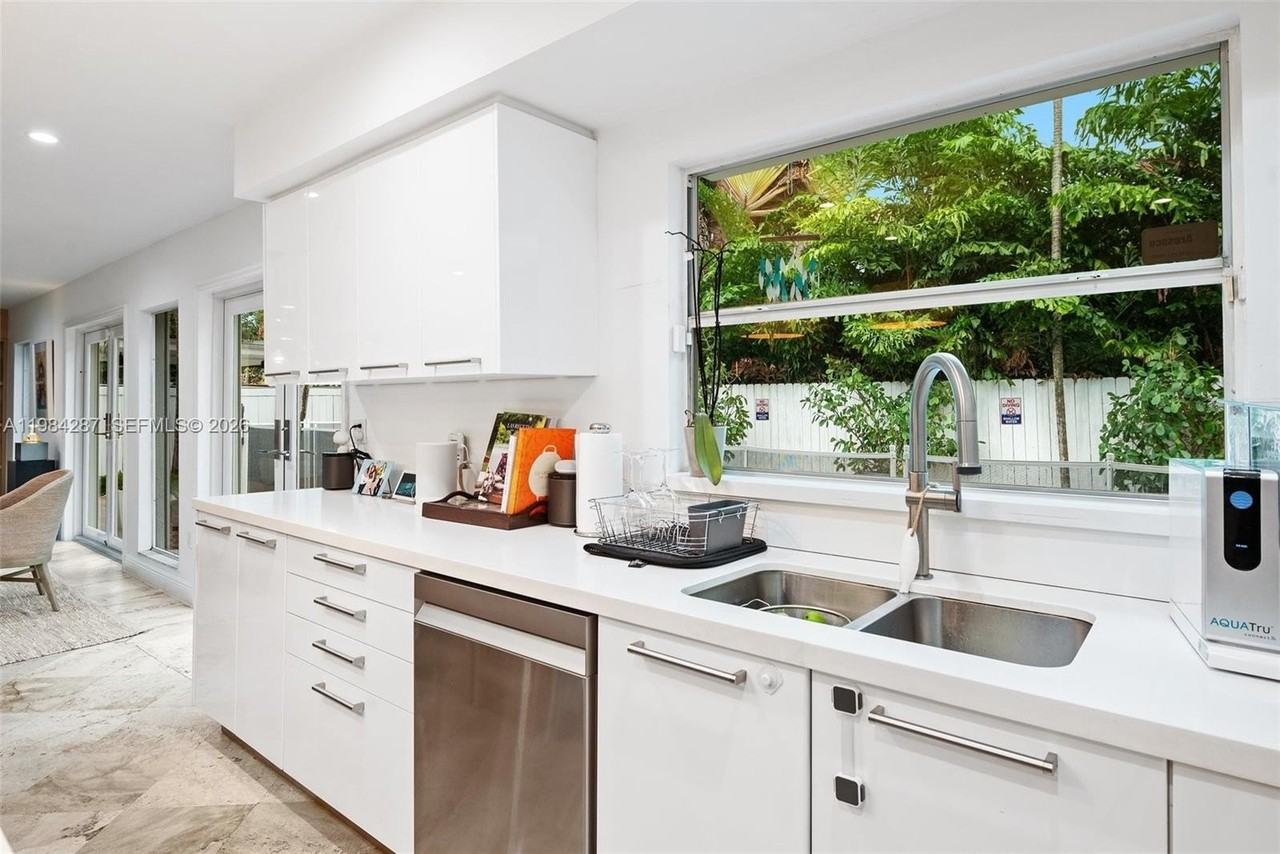 200 W Mashta Dr - Photo 7 of 19