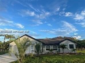 15854 Tangelo Blvd