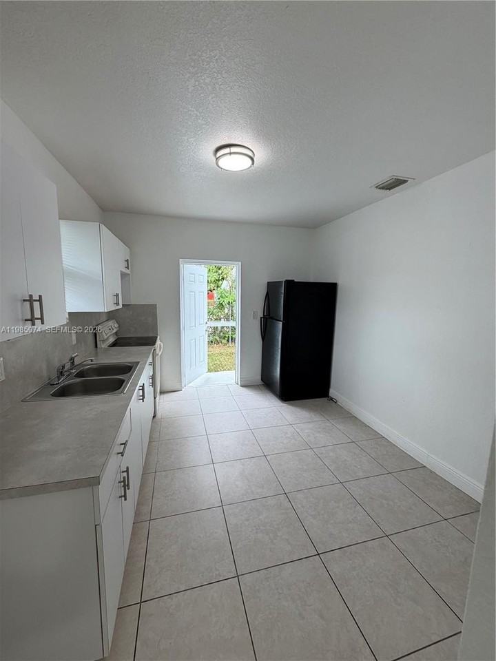 7001 Nw 4th Ct #BACK - Photo 3 of 10
