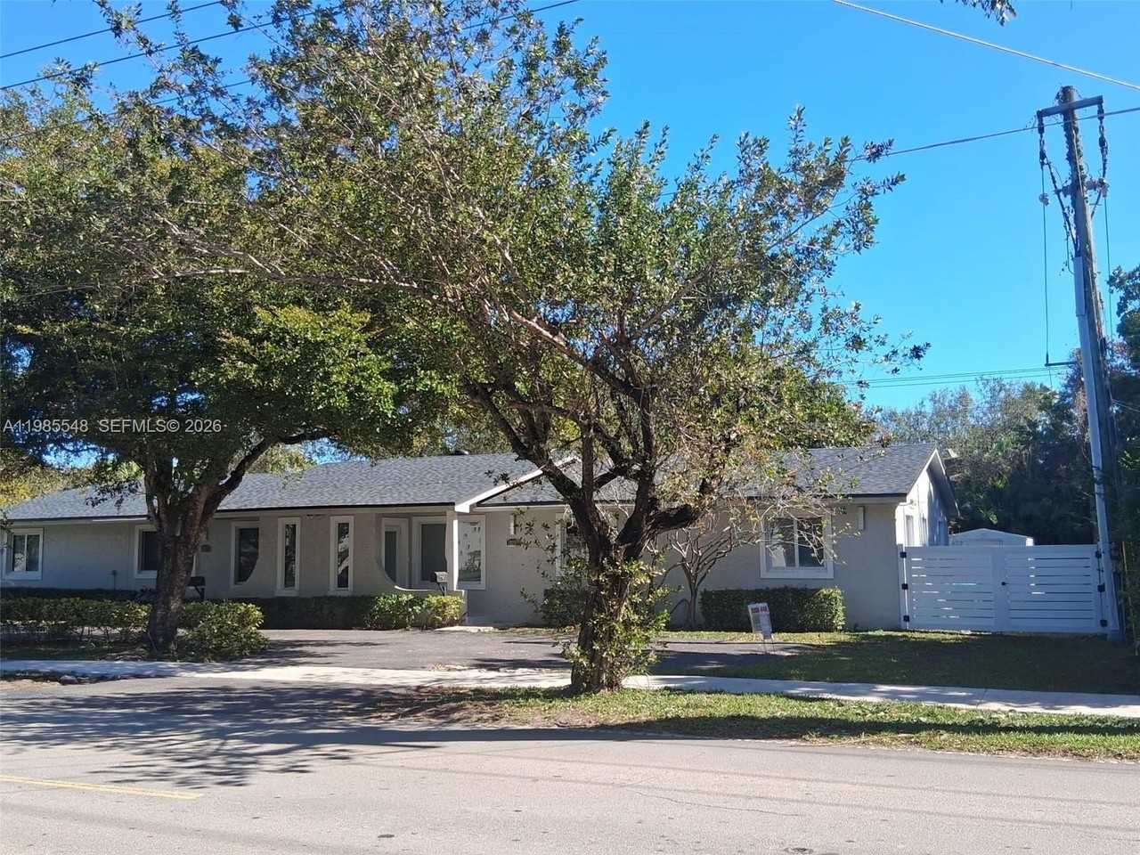 12253 Sw 82nd Ave #2 - Photo 3 of 6