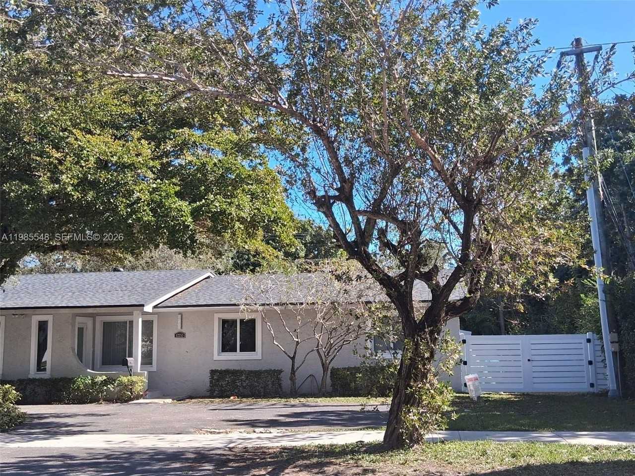 12253 Sw 82nd Ave #2 - Photo 4 of 6