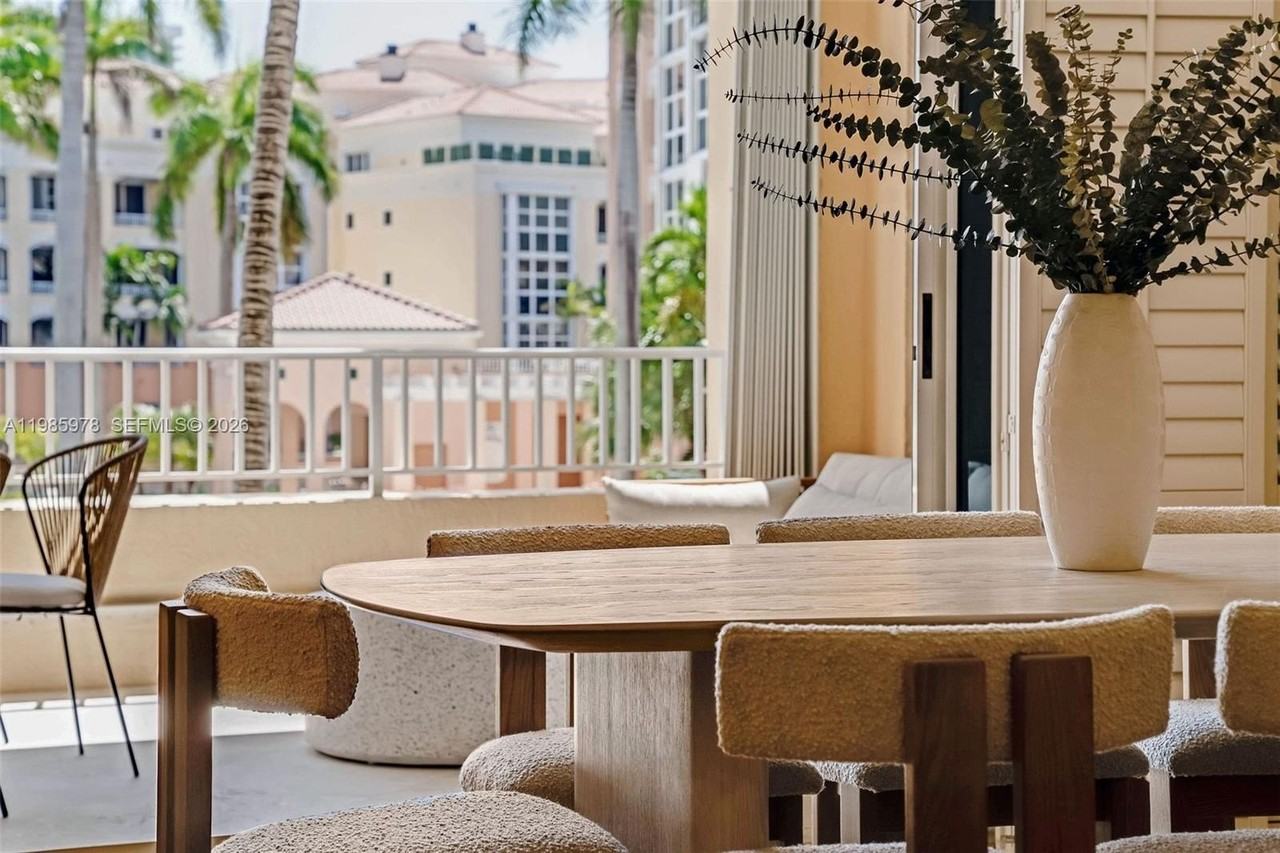 725 Crandon Blvd #203 - Photo 4 of 49