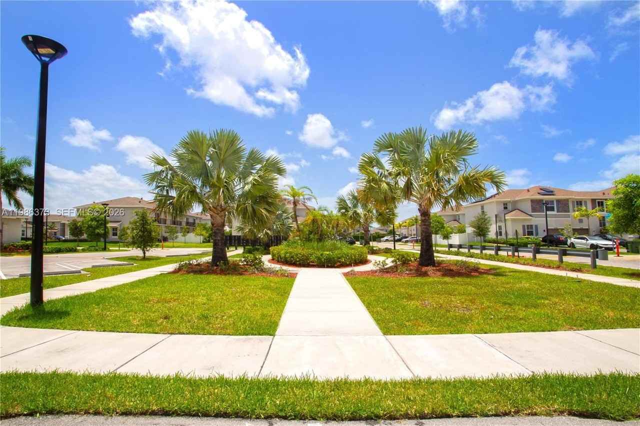 846 Se 19th St #0 - Photo 7 of 50