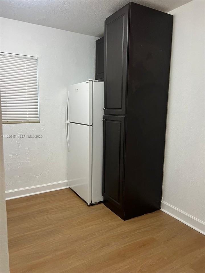 180 Ne 71st St #2 - Photo 4 of 9