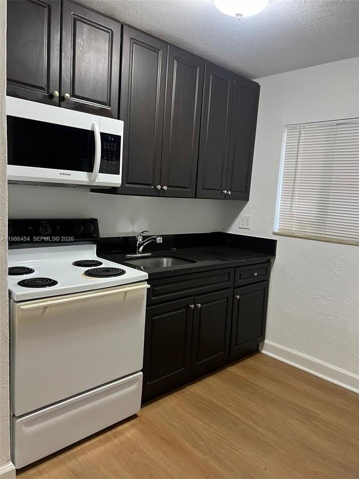 180 Ne 71st St #2 - Photo 5 of 9