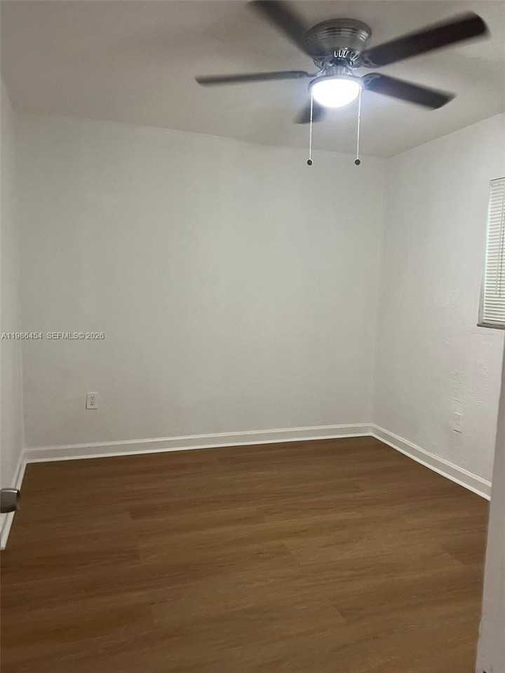 180 Ne 71st St #2 - Photo 6 of 9