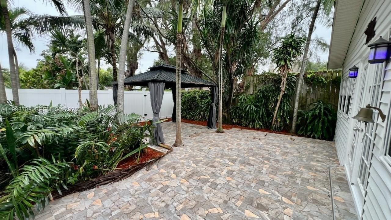 48 Sw 14th St - Photo 2 of 13