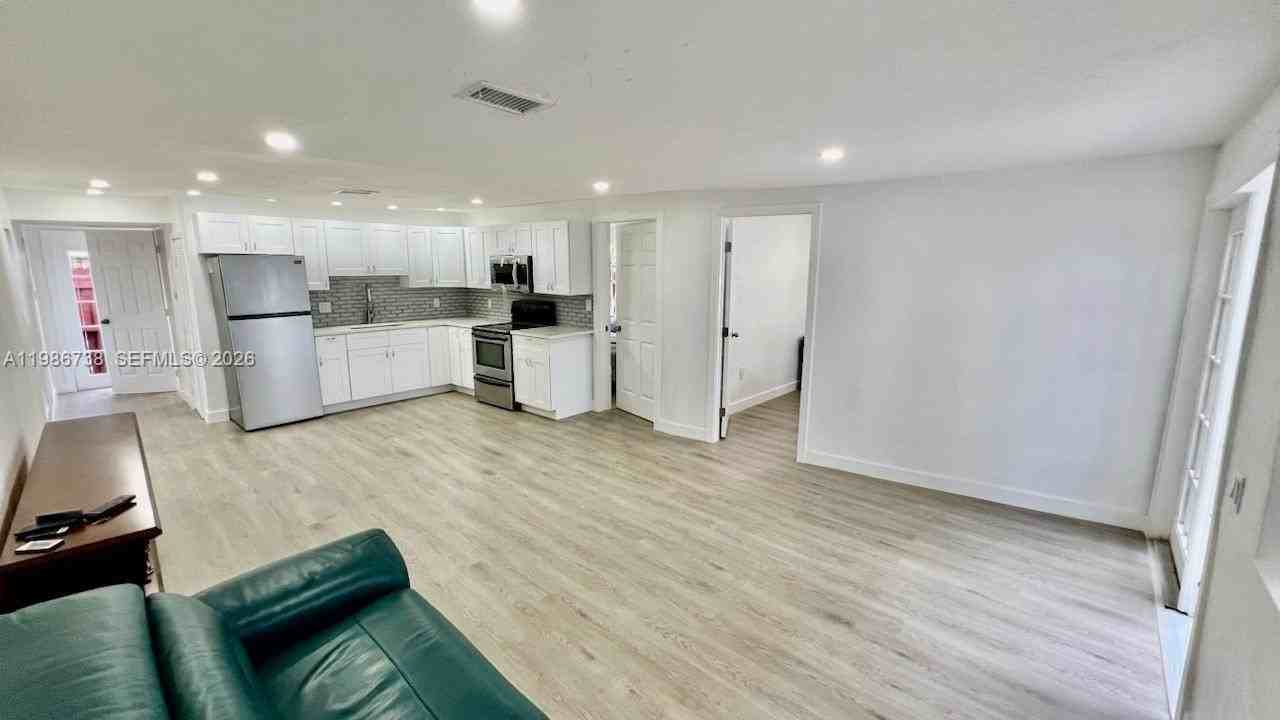 48 Sw 14th St - Photo 4 of 13