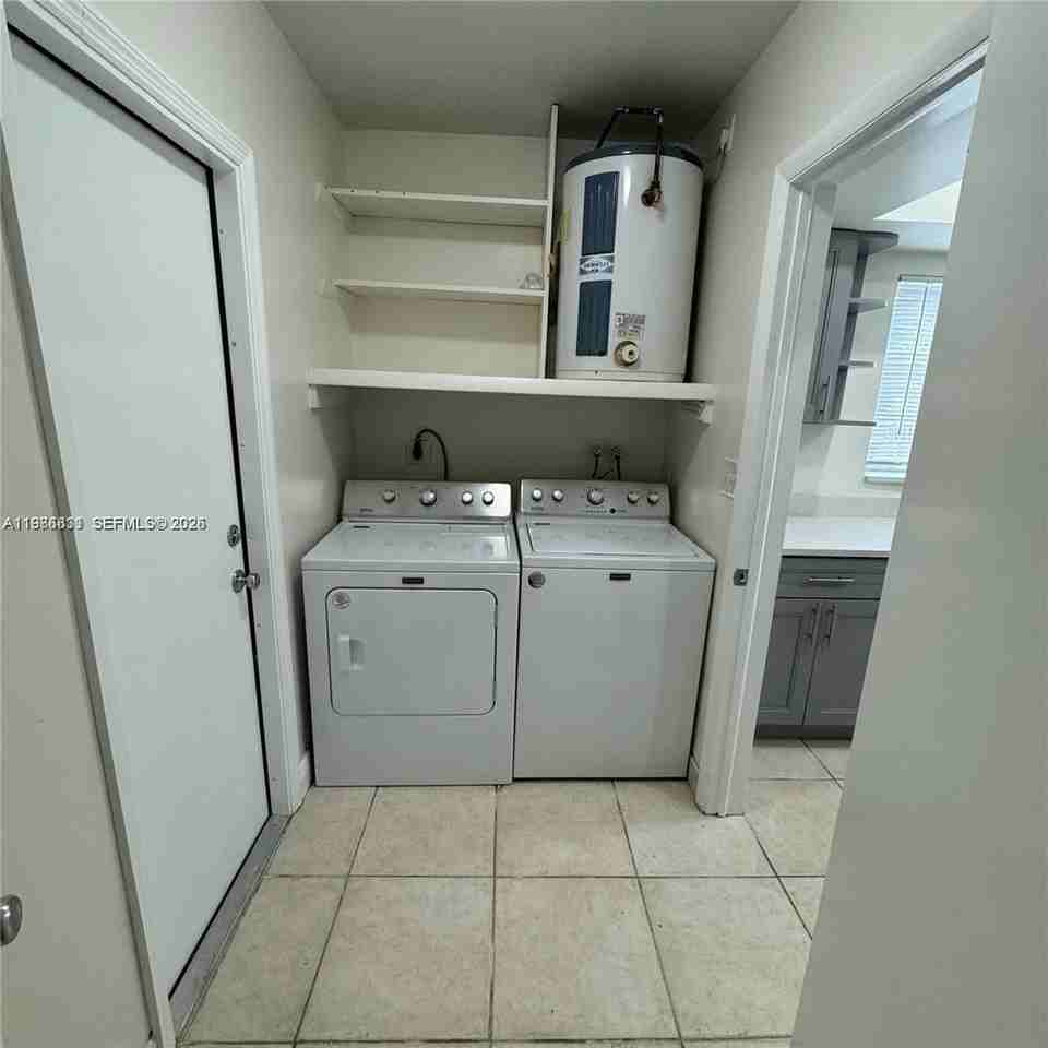 590 Ne 20th St #2 - Photo 6 of 18