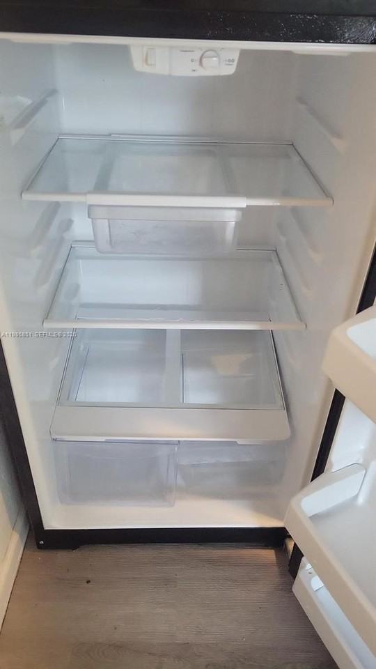 1212 SW 7th Ave #1 - Photo 4 of 6