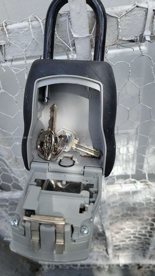 1212 SW 7th Ave #1 - Photo 6 of 6