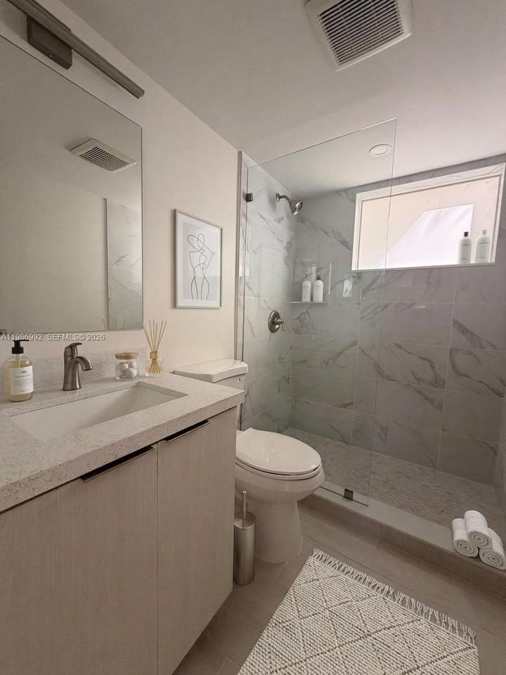 1904 Sw 17th Ave #3 - Photo 4 of 15