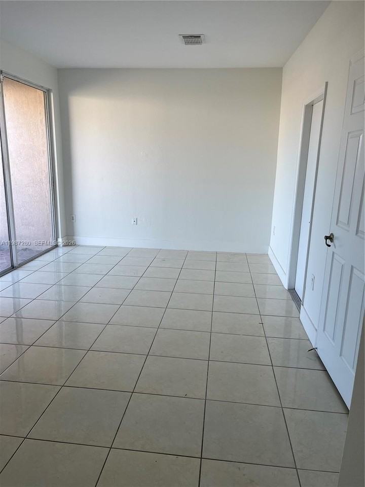 27501 Sw 138th Ave - Photo 4 of 14