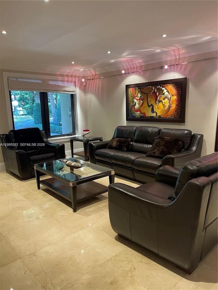 1501 Lisbon St - Photo 6 of 14