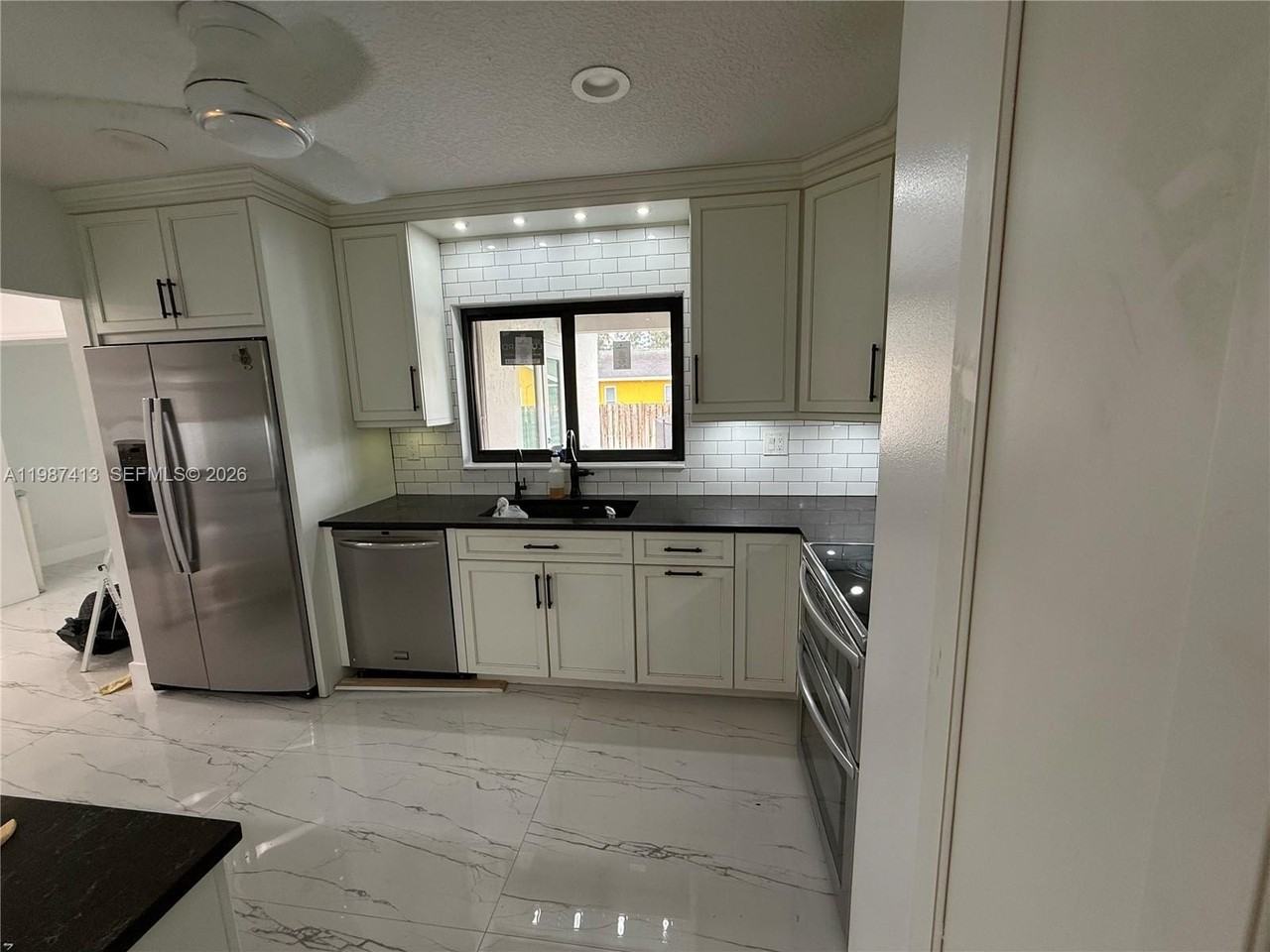 11100 Nw 21st St - Photo 4 of 20