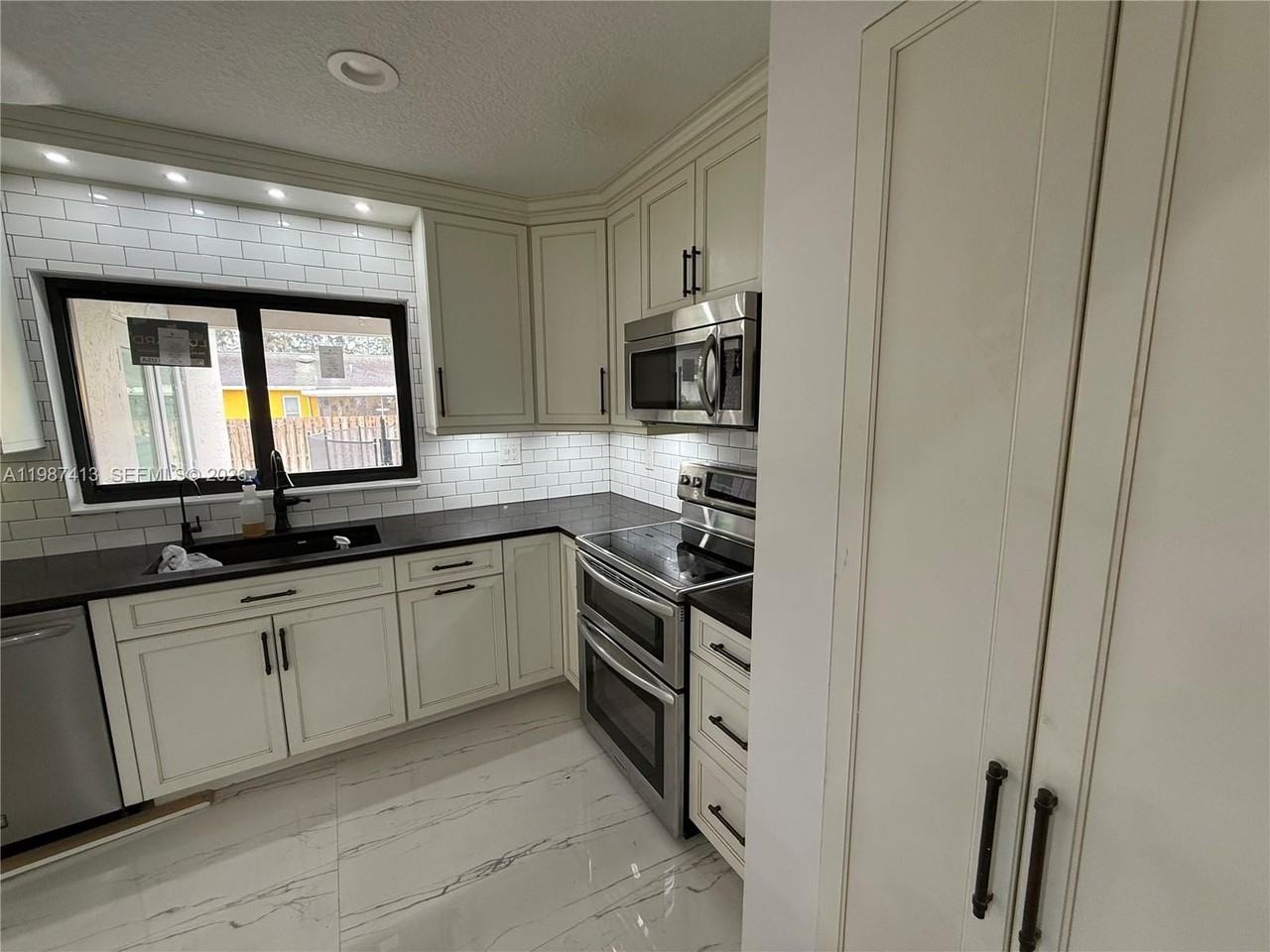 11100 Nw 21st St - Photo 5 of 20