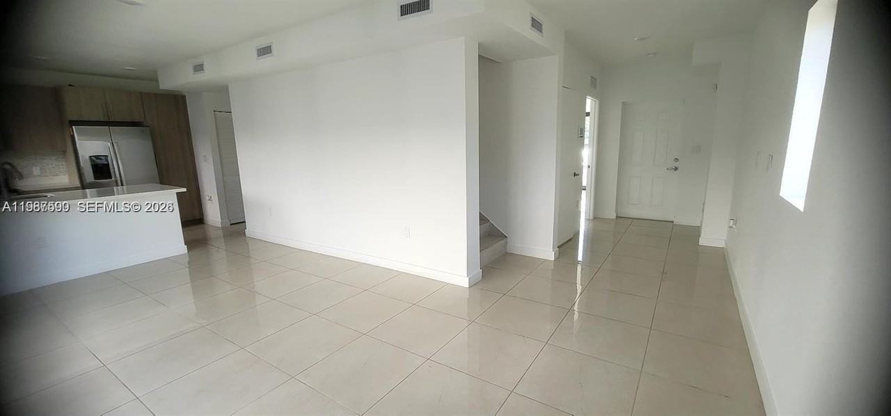 110 Nw 11th Ct - Photo 5 of 25