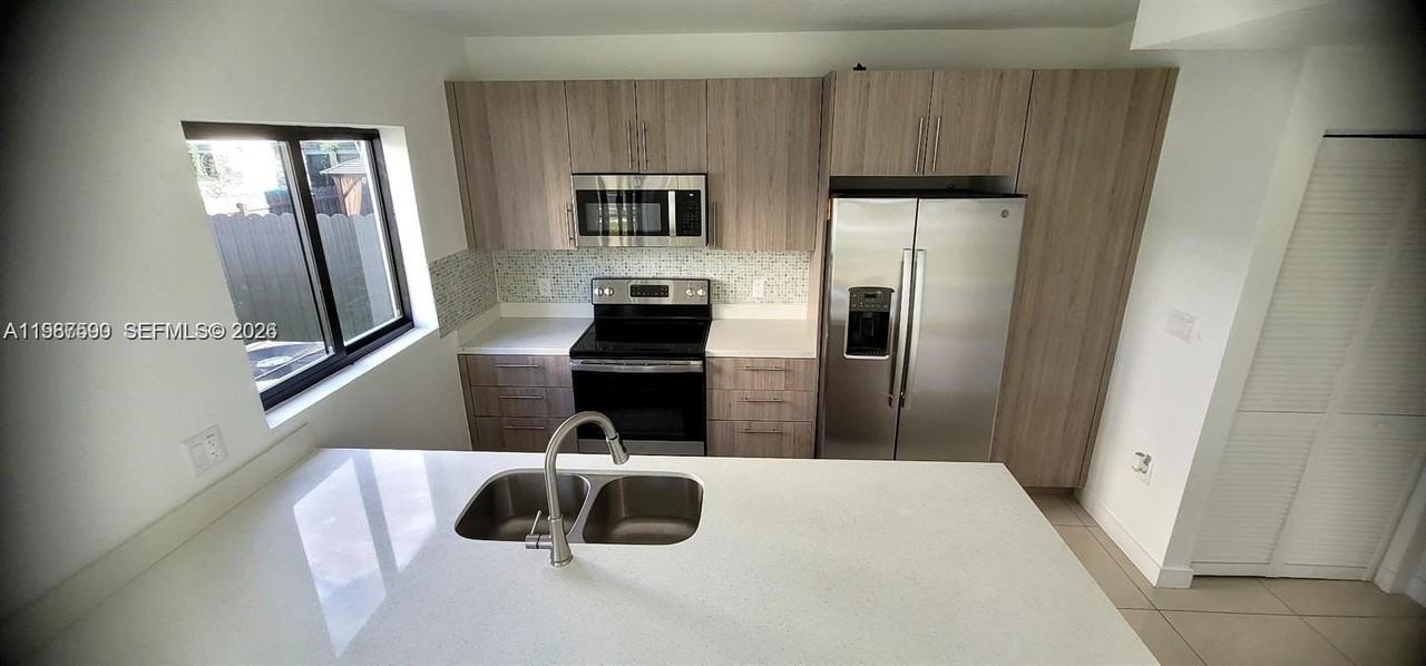 110 Nw 11th Ct - Photo 6 of 25