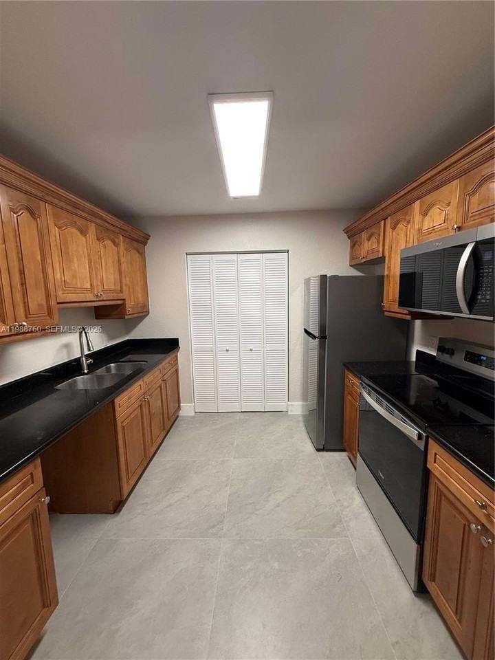 7612 Nw 38th Ct #13 - Photo 4 of 11