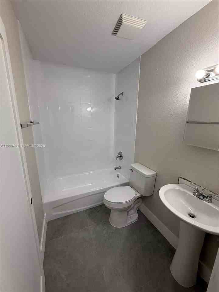 7612 Nw 38th Ct #13 - Photo 7 of 11