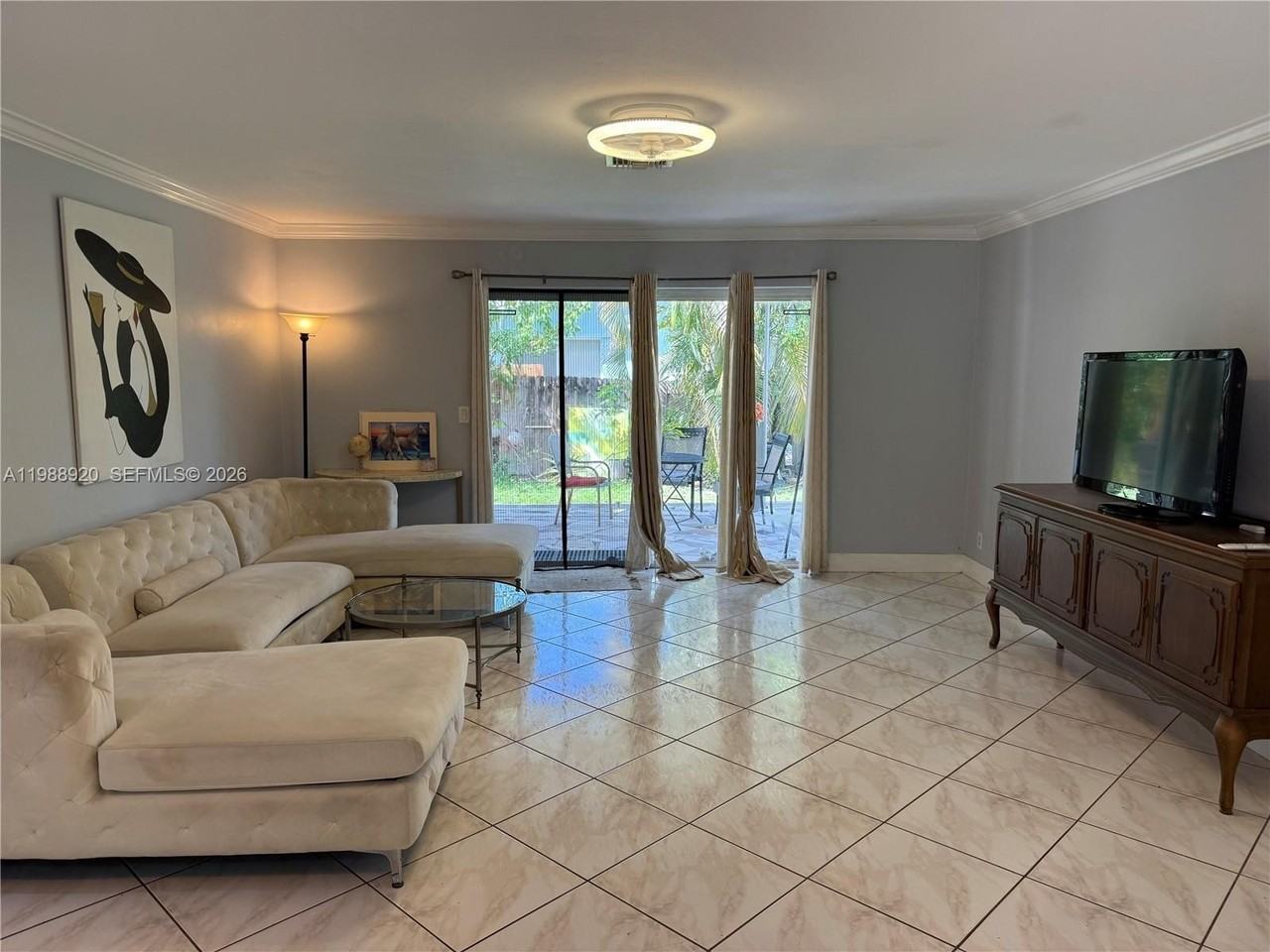 1211 Ne 27th Ave - Photo 2 of 15