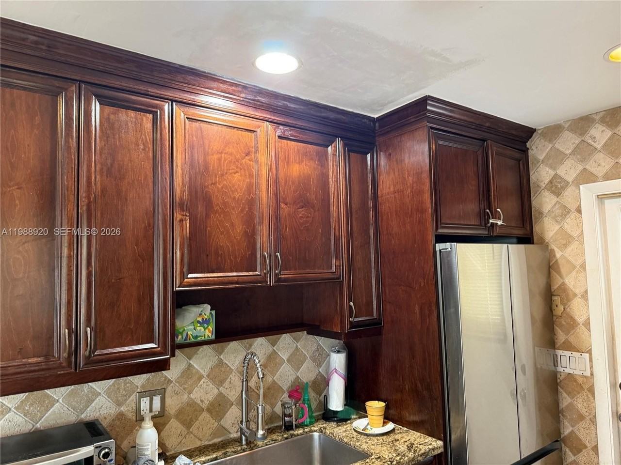 1211 Ne 27th Ave - Photo 4 of 15