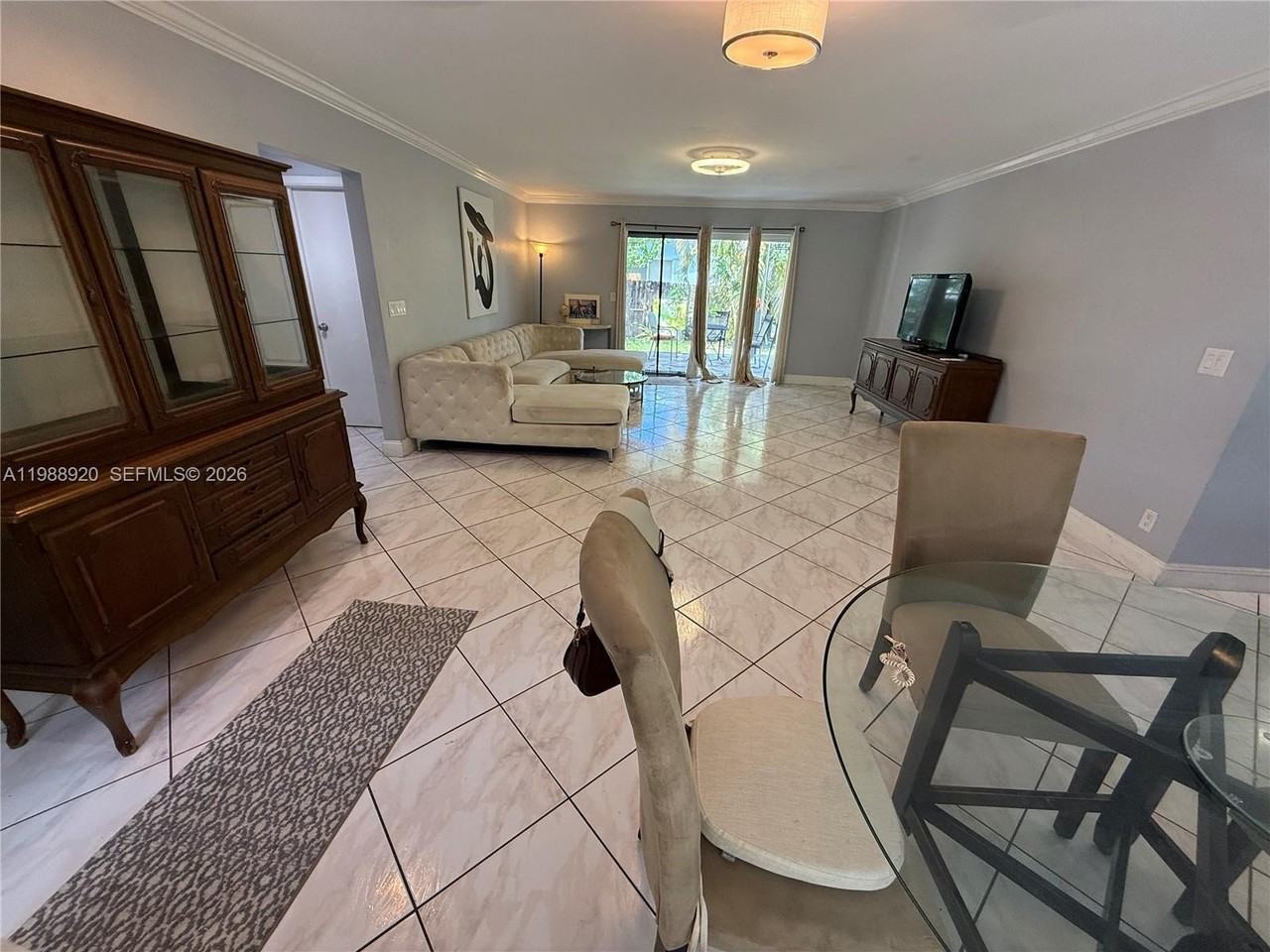 1211 Ne 27th Ave - Photo 6 of 15