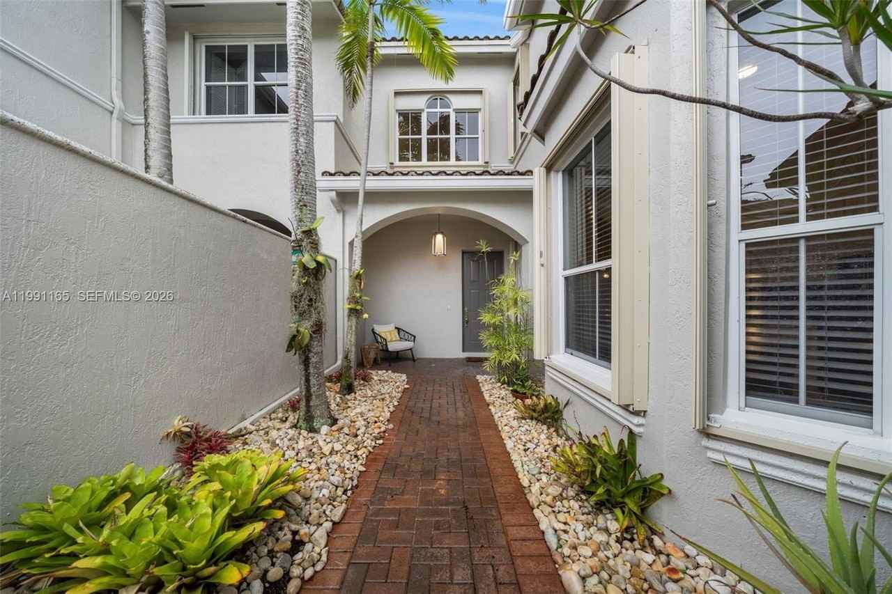 896 Spinnaker Dr W #896 - Photo 3 of 41