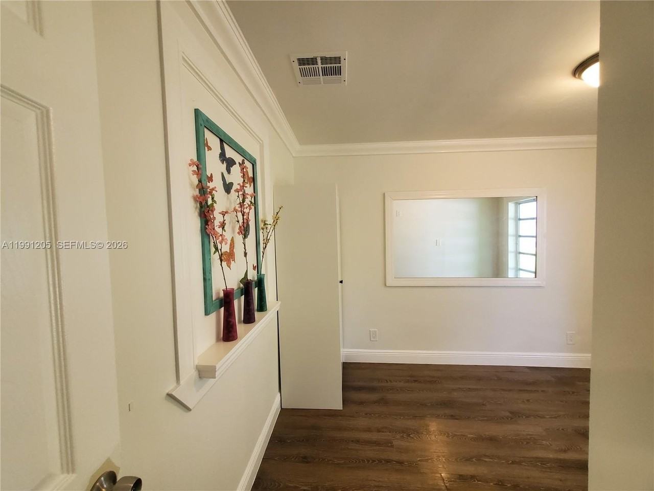 126 Nw 8th Ave #1 - Photo 3 of 9