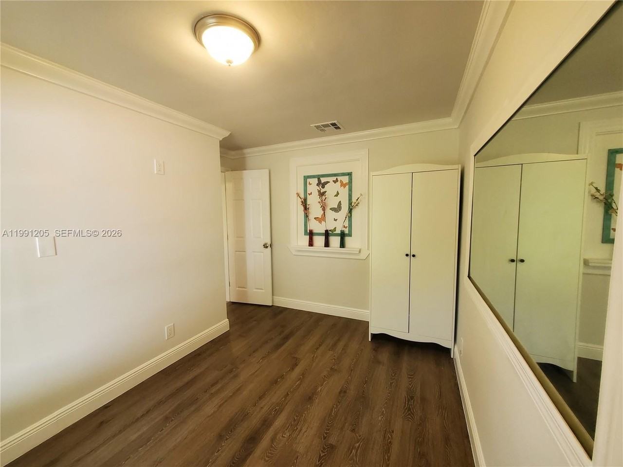 126 Nw 8th Ave #1 - Photo 4 of 9