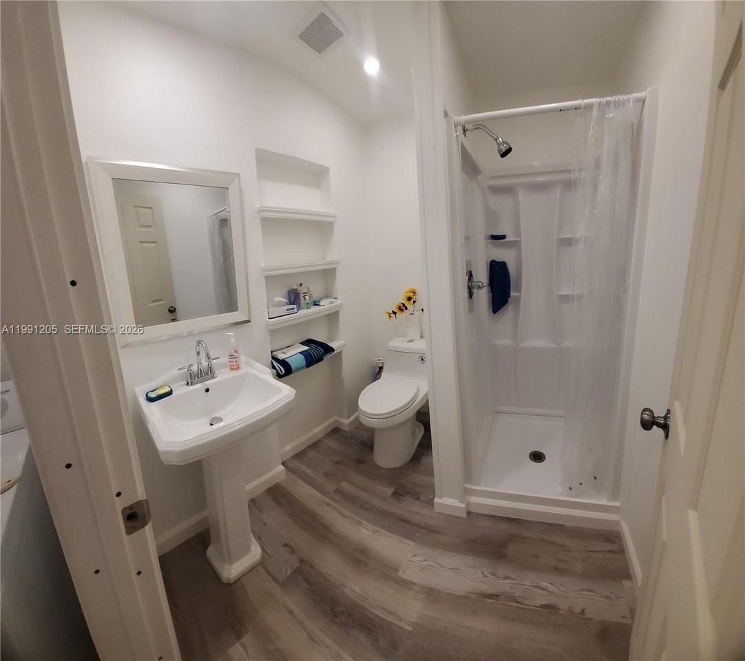 126 Nw 8th Ave #1 - Photo 6 of 9